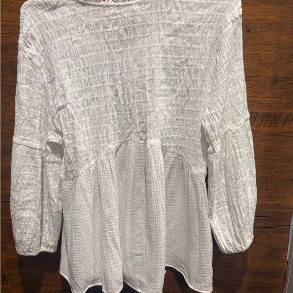 Soltaire White V-Neck Top - Picture 5 of 6